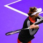 Serveren: Racket naar achteren